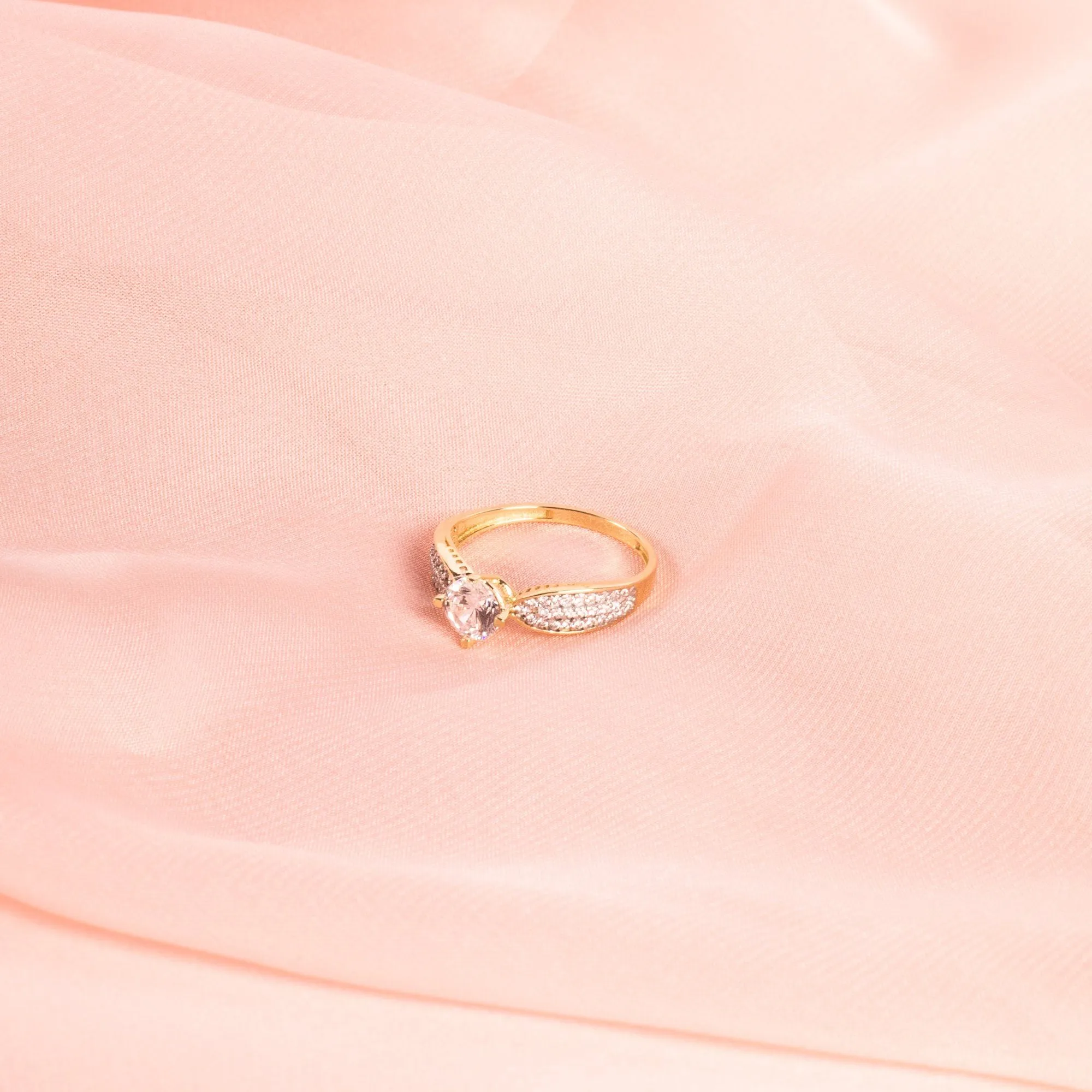9ct Yellow Gold Cubic Zirconia Ring with Tapered Shoulders