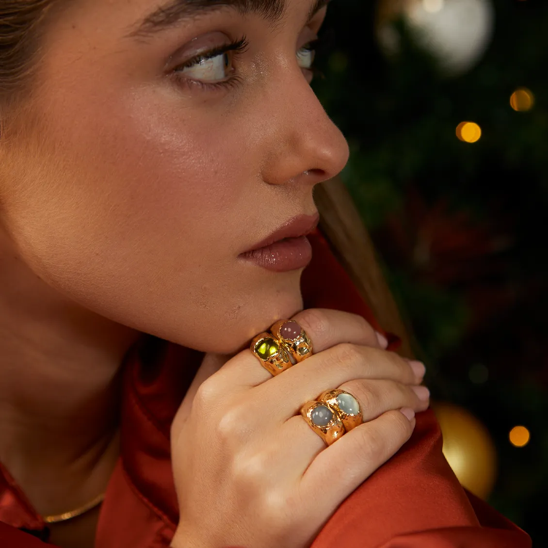 Anillo Bold chevalier orgánico en oro amarillo de 18K con topacio
