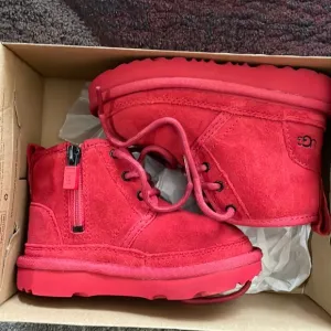 Barely worn toddler Uggs