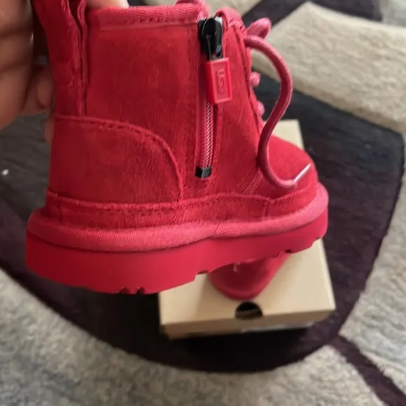 Barely worn toddler Uggs