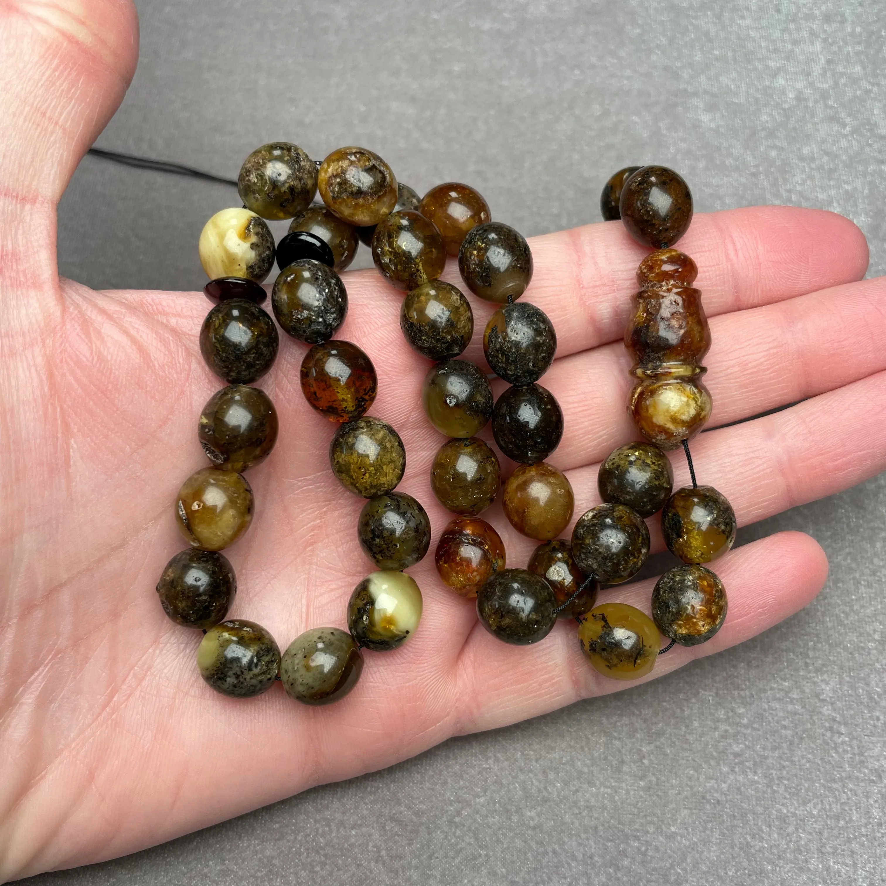BLACK AMBER MISBAHA 11x12mm 31,3g
