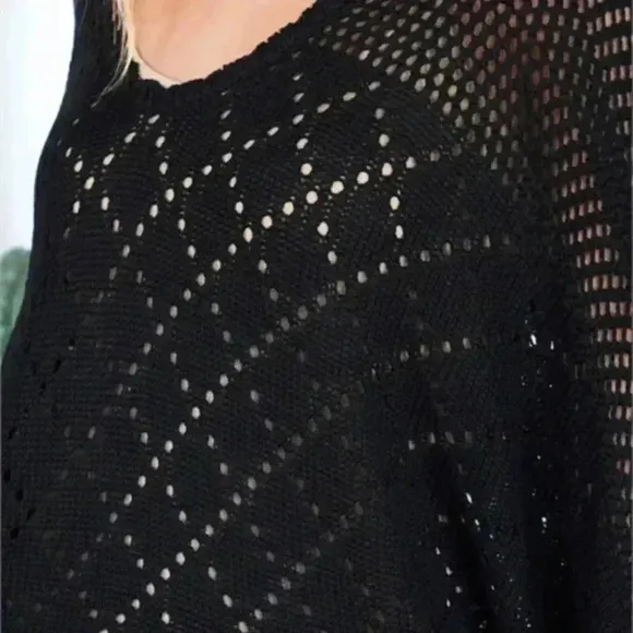 BLACK SWEATER