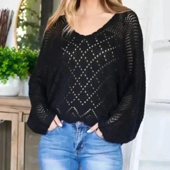 BLACK SWEATER