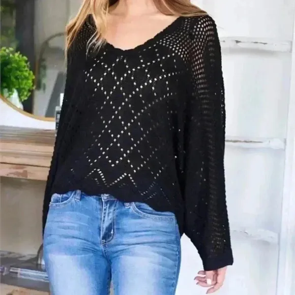 BLACK SWEATER