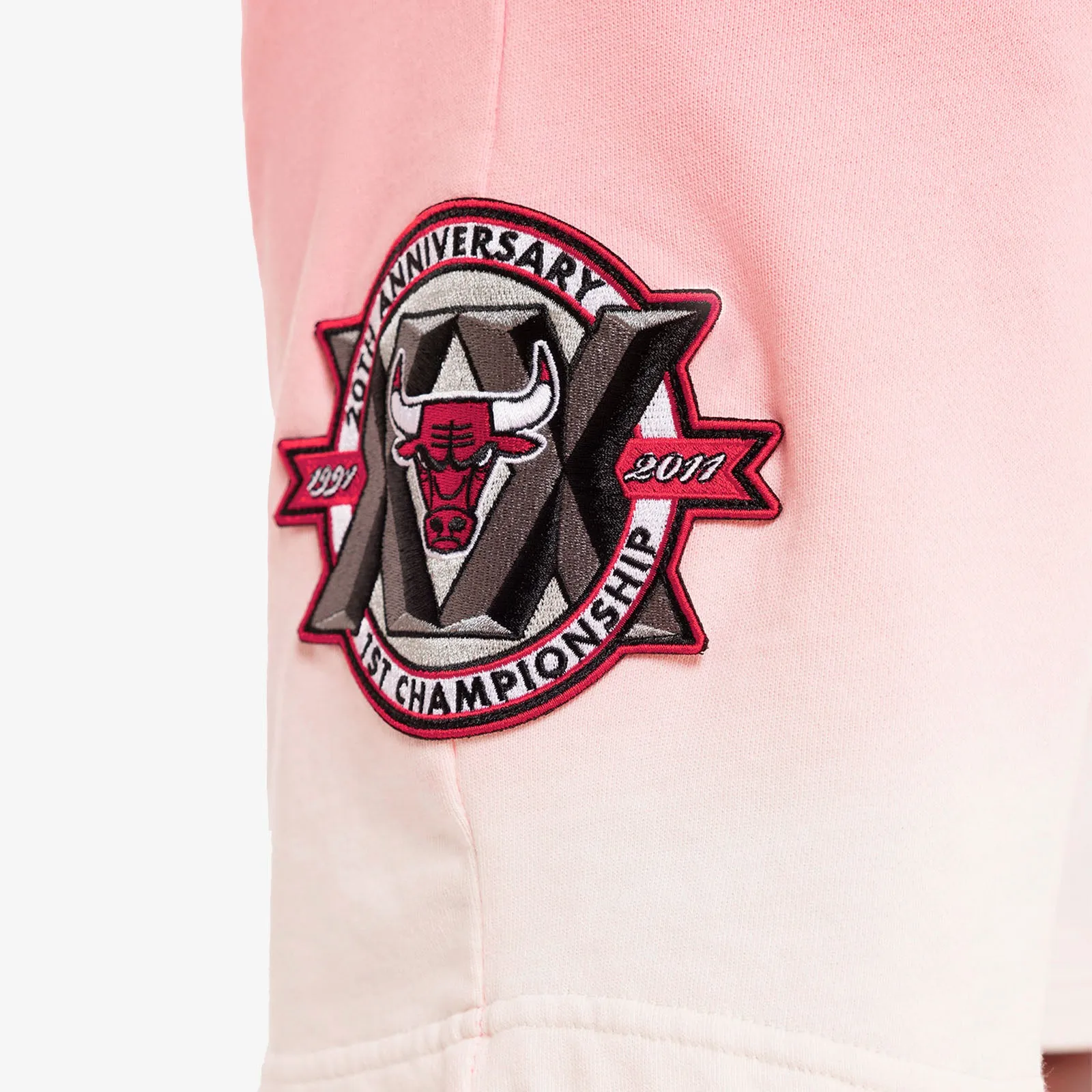 Chicago Bulls Run It Shorts - Pink/Worn White