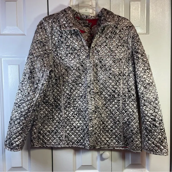 Chico's stylish quilted jacket in Blacks Dark Red and off-white Reversible M8