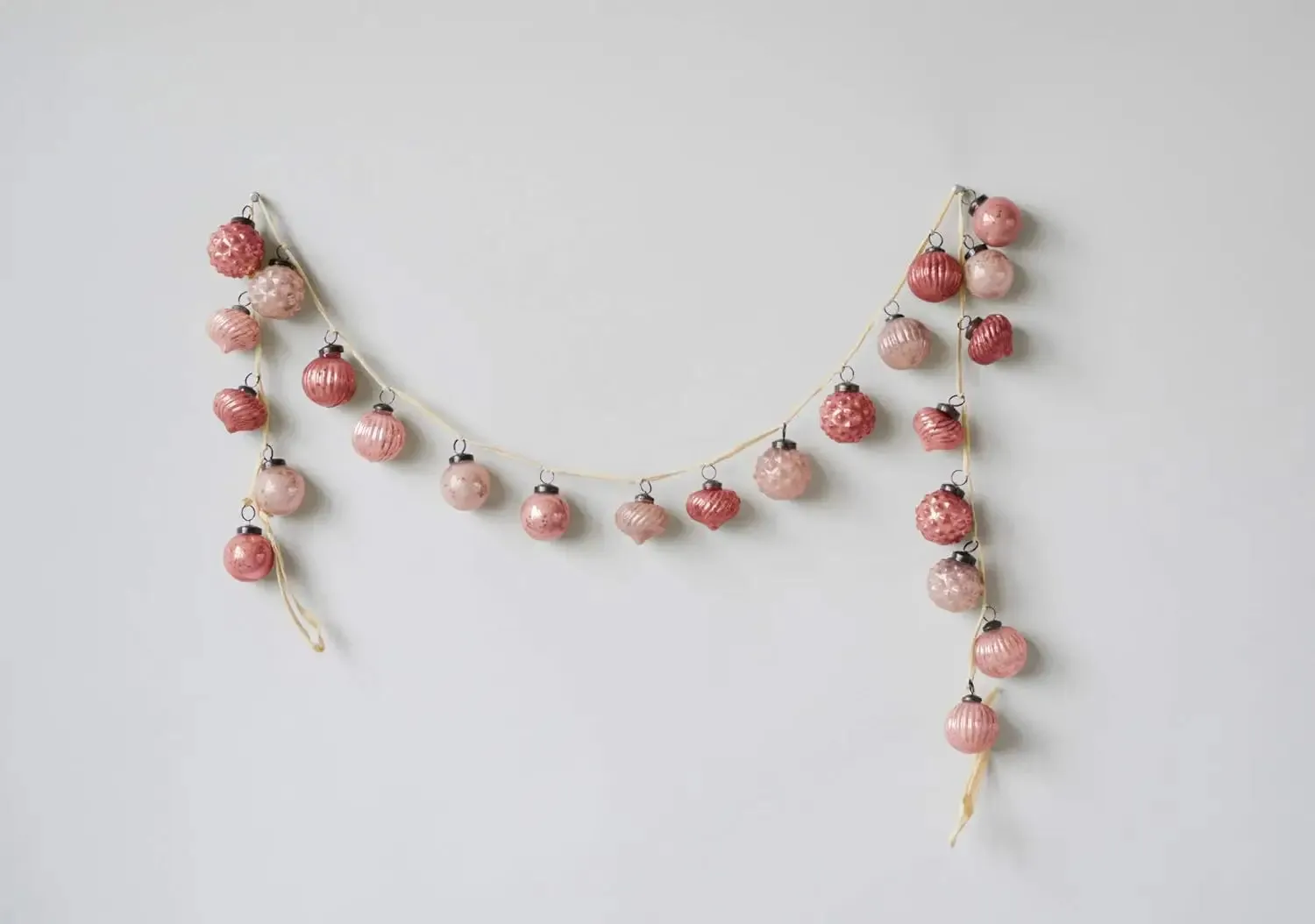 EMBOSSED MERCURY GLASS ORNAMENTAL GARLAND