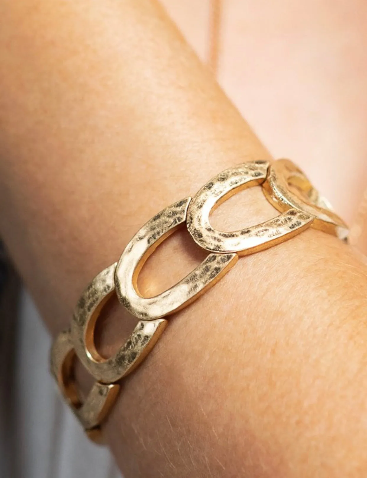 Hammered Metal Link Stretch Bracelet