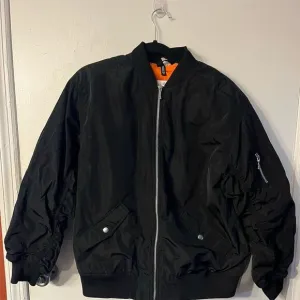 H&amp;M Divided Women's Black Padded Oversized Bomber Jacket XS NWT