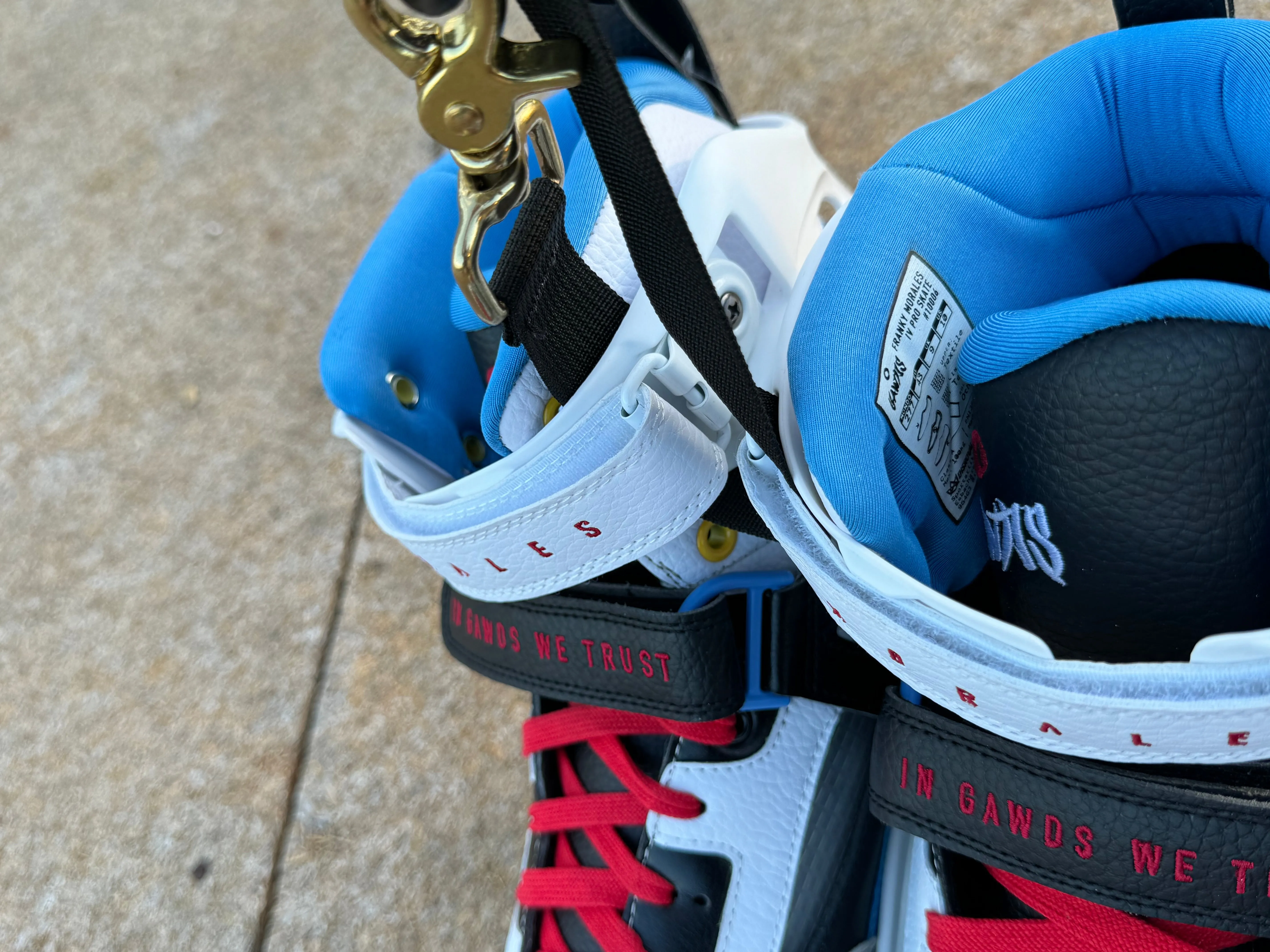 illusive brand x 3:S skate carry straps