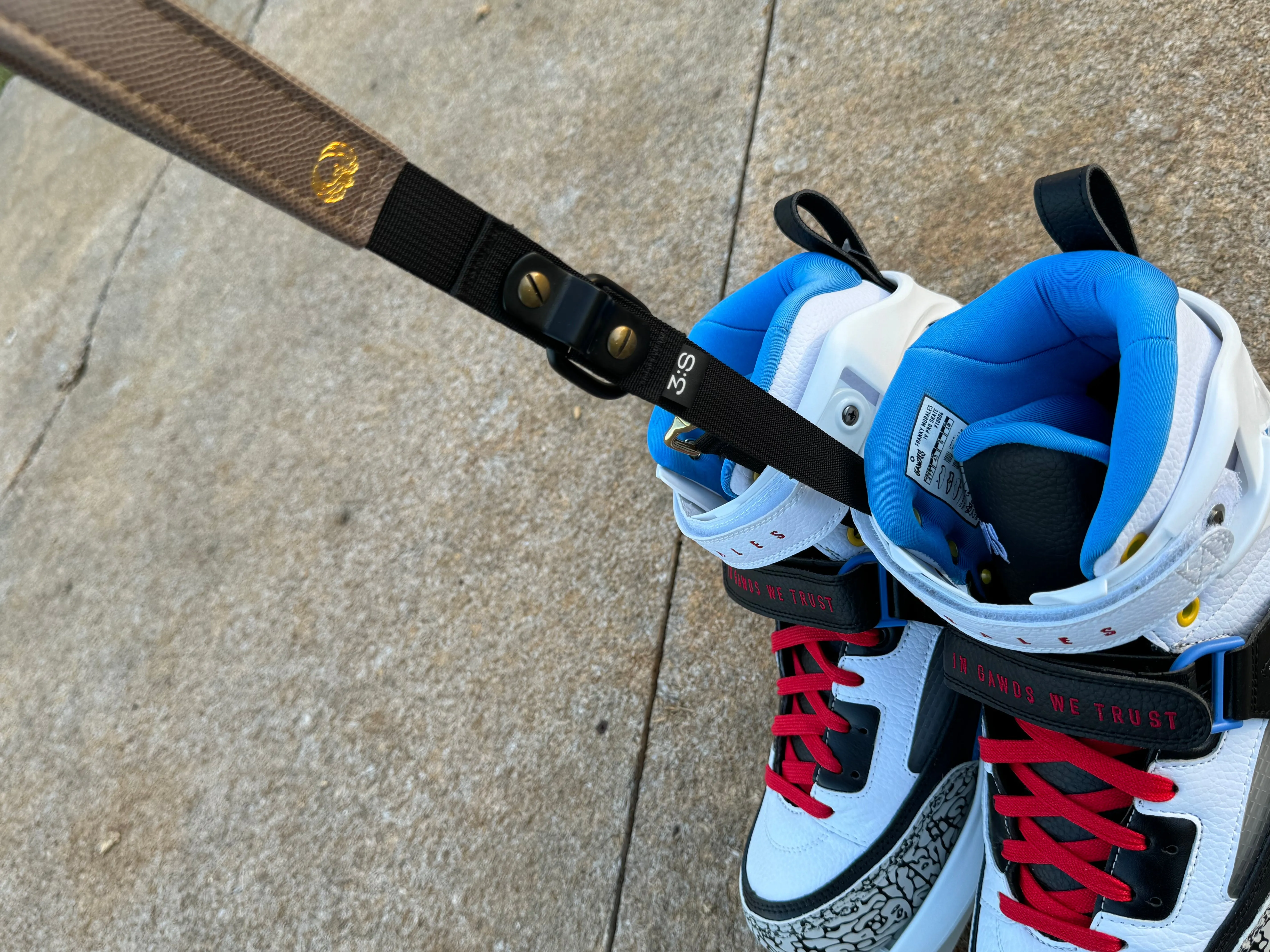 illusive brand x 3:S skate carry straps