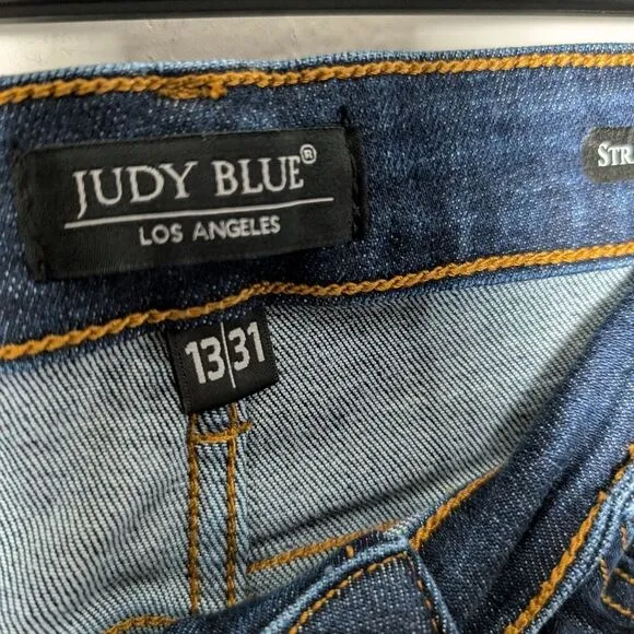 Judy blue raw hem straight fit High rise dark wash sz 31