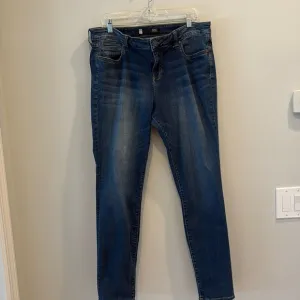 Kut from the Kloth - toothpick skinny women’s jean. Size 16