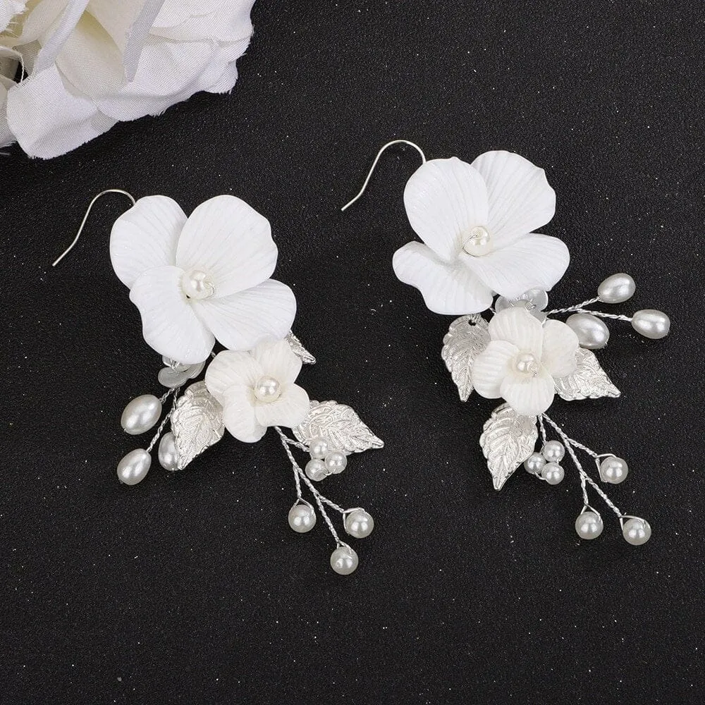 Large Acrylic White Flower Earrings, Bridal Floral Earrings, Wedding Big Flower Wire Statement Earrings