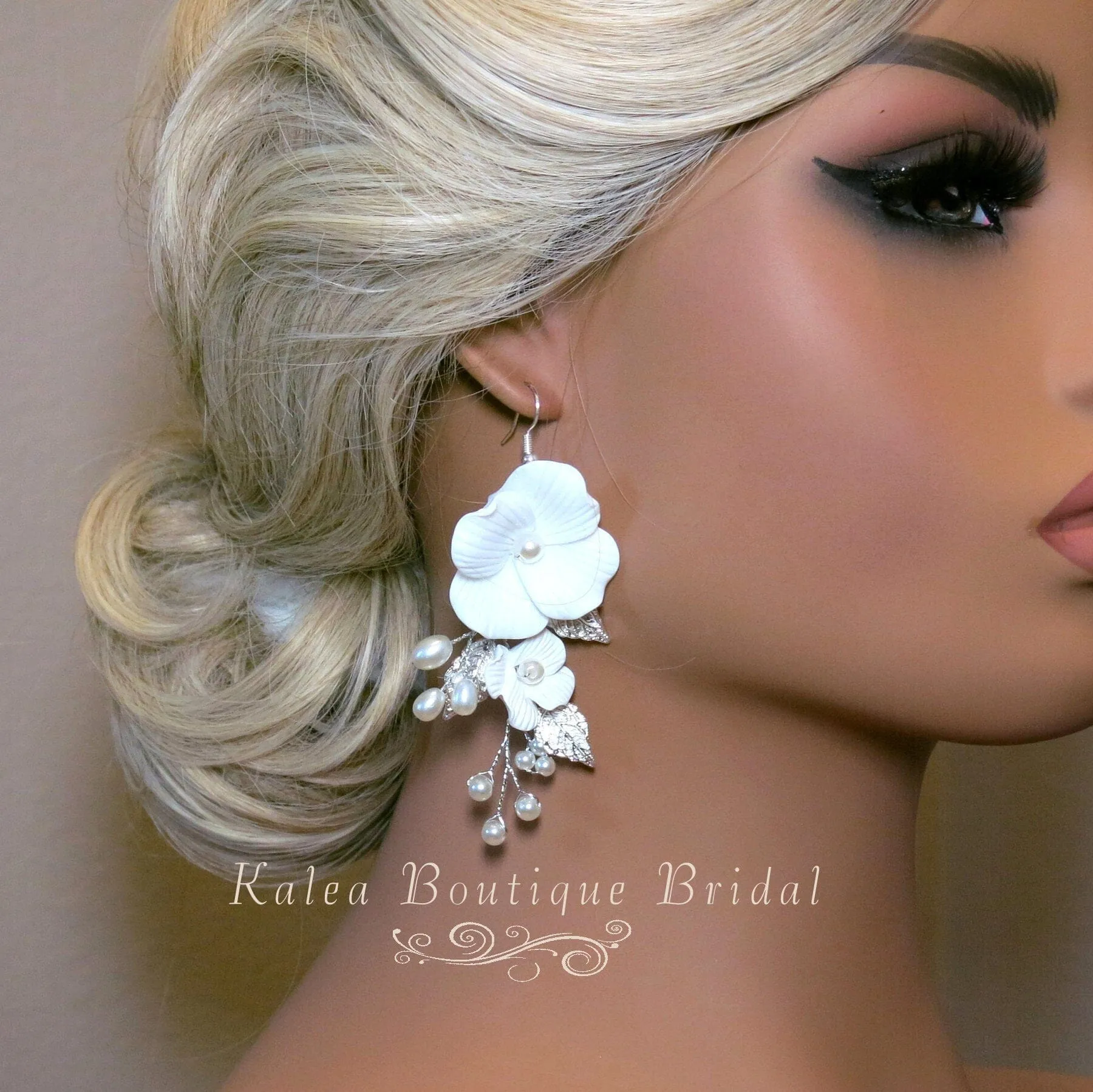 Large Acrylic White Flower Earrings, Bridal Floral Earrings, Wedding Big Flower Wire Statement Earrings