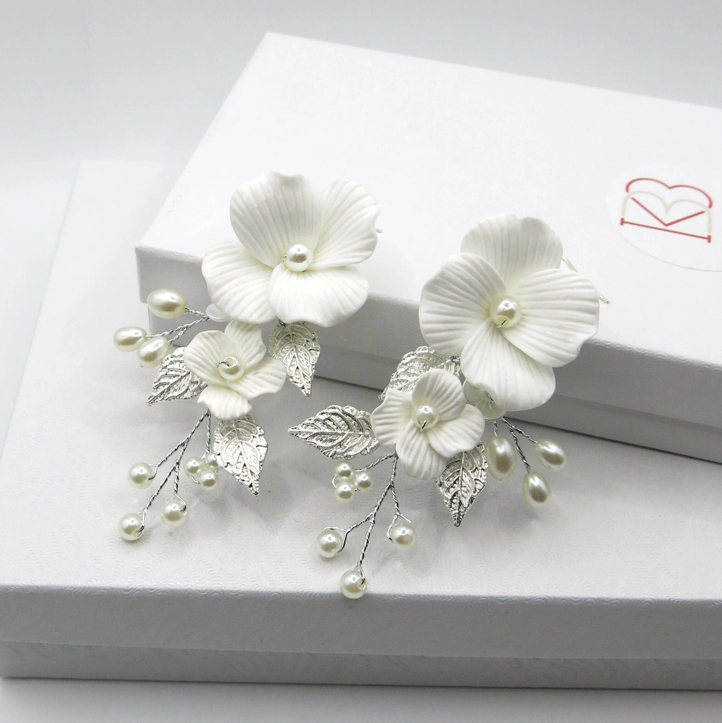 Large Acrylic White Flower Earrings, Bridal Floral Earrings, Wedding Big Flower Wire Statement Earrings