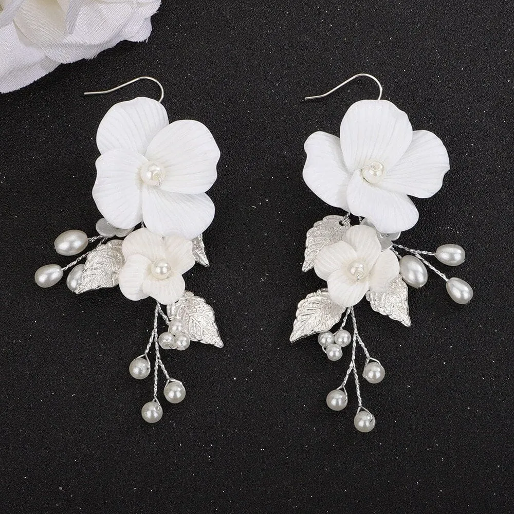 Large Acrylic White Flower Earrings, Bridal Floral Earrings, Wedding Big Flower Wire Statement Earrings