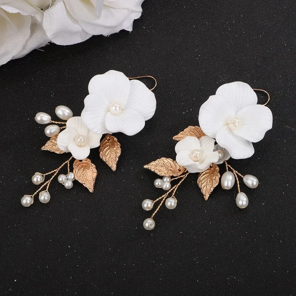 Large Acrylic White Flower Earrings, Bridal Floral Earrings, Wedding Big Flower Wire Statement Earrings