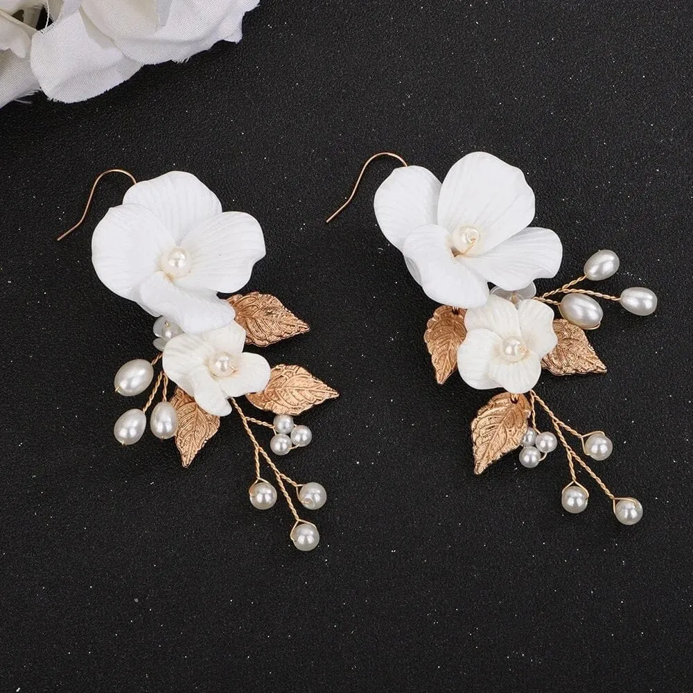Large Acrylic White Flower Earrings, Bridal Floral Earrings, Wedding Big Flower Wire Statement Earrings
