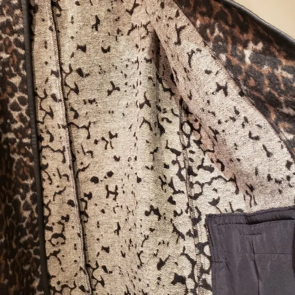 Leather Lined Leaperd Print Round Neck  Long Coat