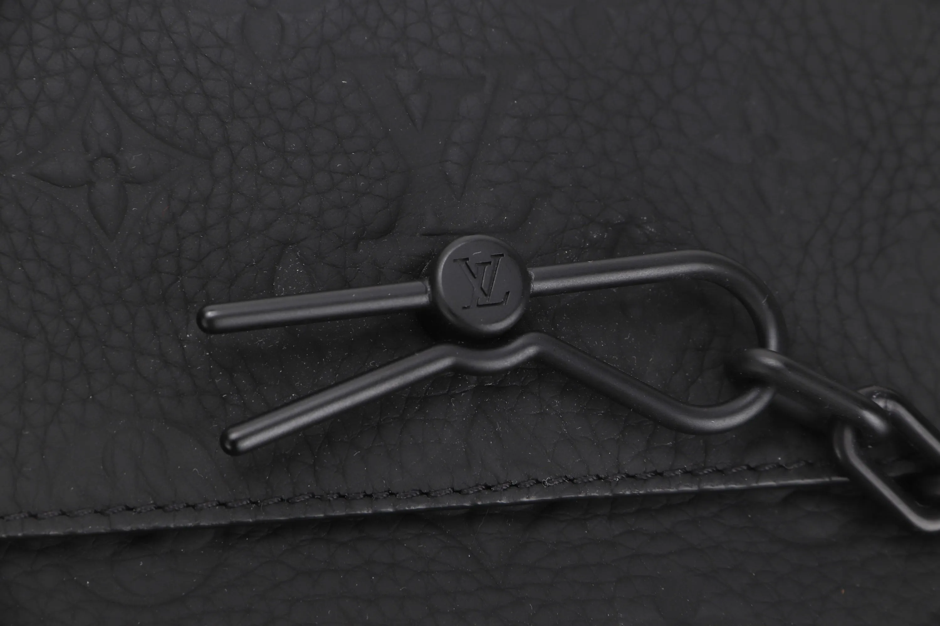 LOUIS VUITTON M23742 STEAMER MESSENGER BLACK TAURILLION MONOGRAM EMBOSSED LEATHER, WITH STRAP, DUST COVER & BOX