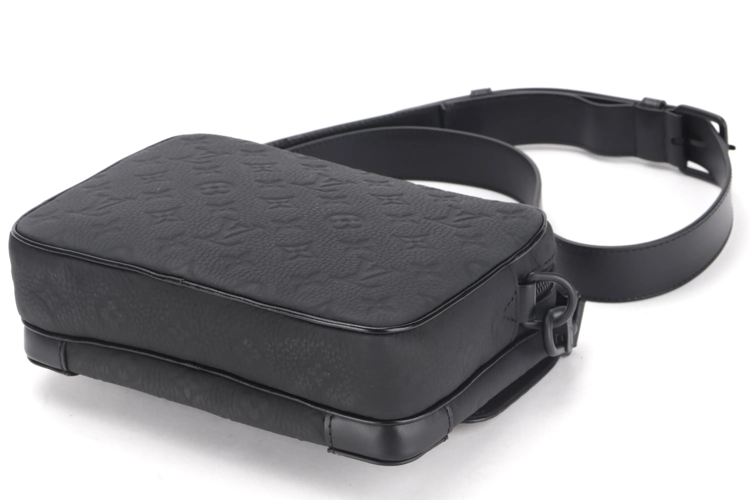 LOUIS VUITTON M23742 STEAMER MESSENGER BLACK TAURILLION MONOGRAM EMBOSSED LEATHER, WITH STRAP, DUST COVER & BOX