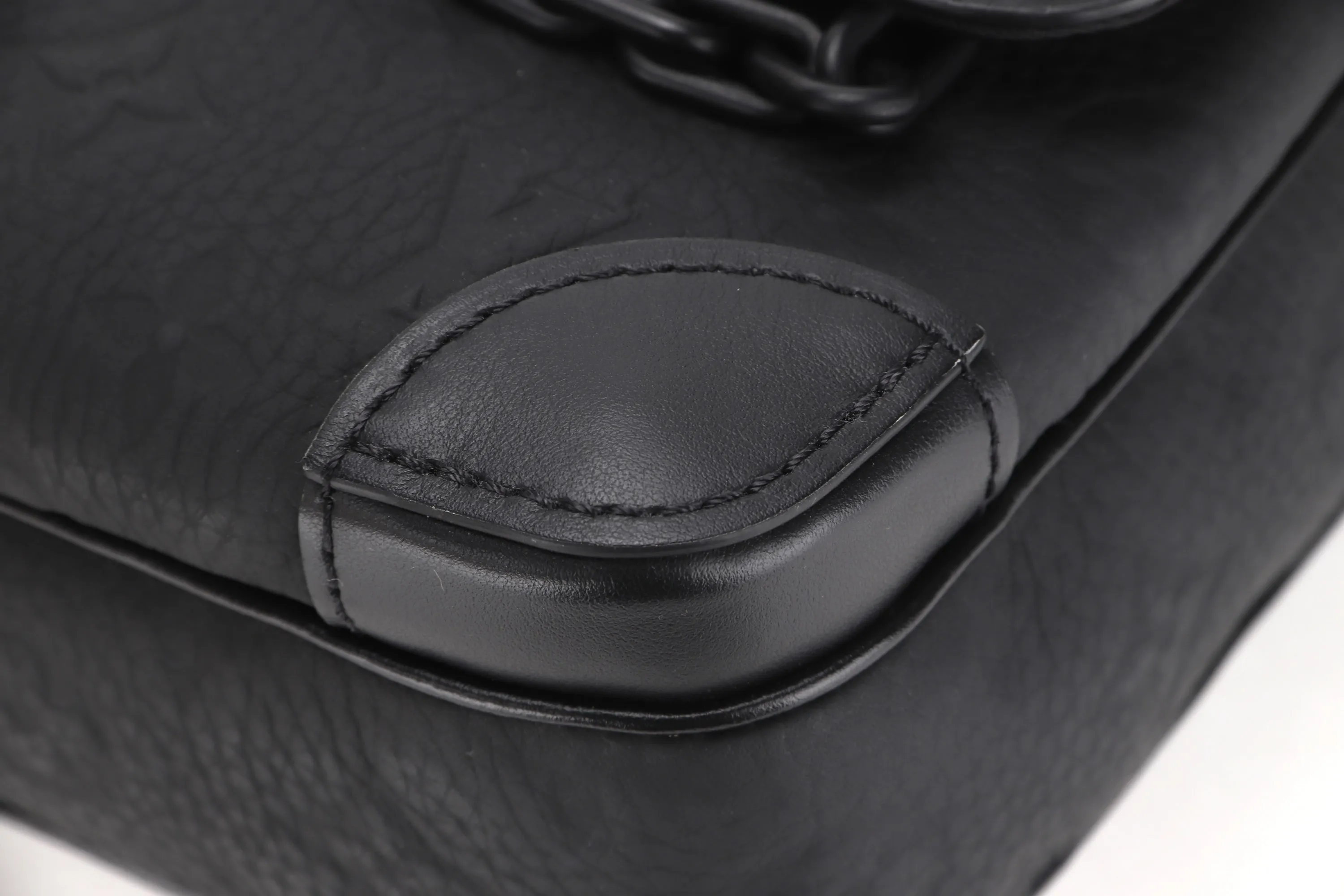 LOUIS VUITTON M23742 STEAMER MESSENGER BLACK TAURILLION MONOGRAM EMBOSSED LEATHER, WITH STRAP, DUST COVER & BOX