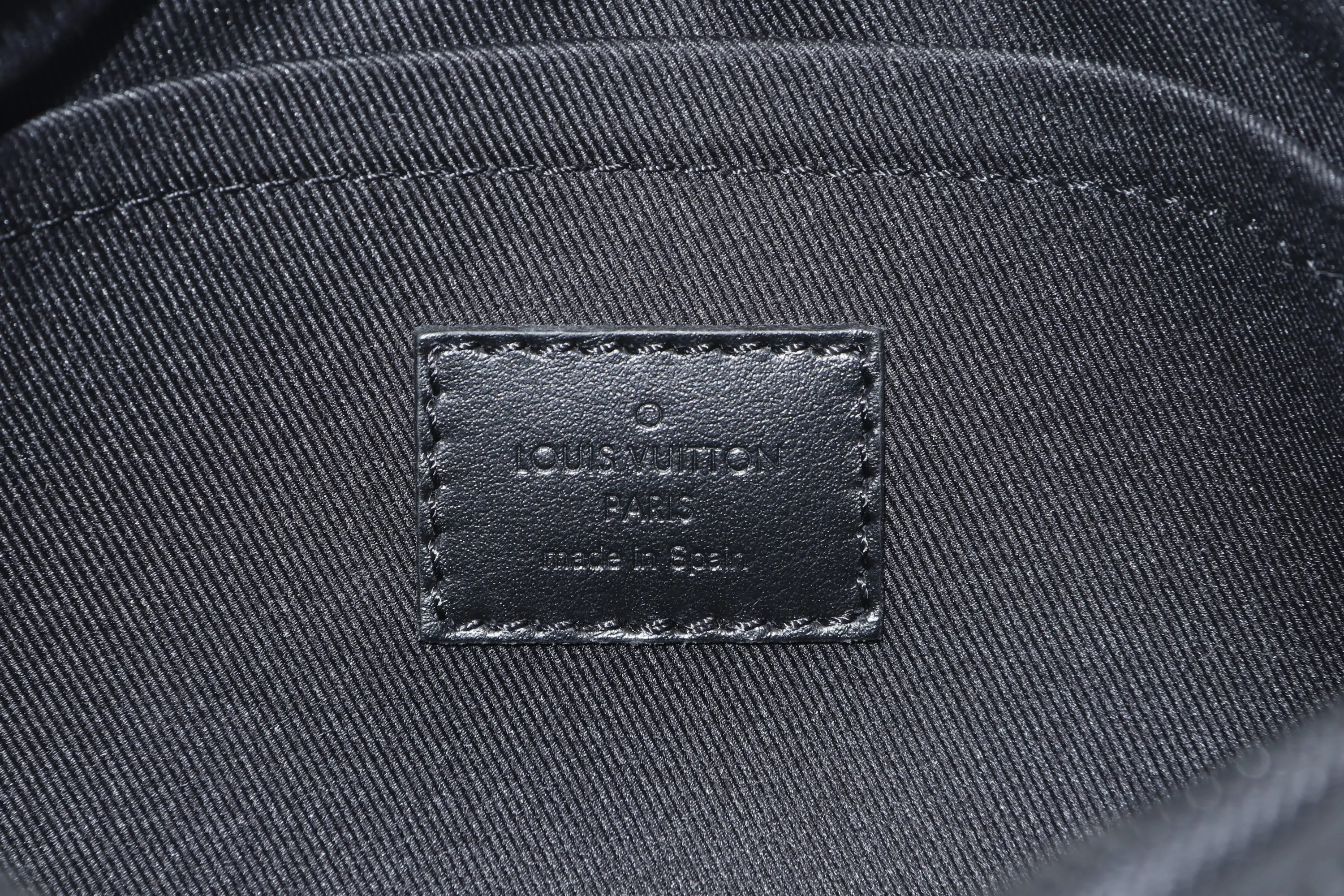 LOUIS VUITTON M23742 STEAMER MESSENGER BLACK TAURILLION MONOGRAM EMBOSSED LEATHER, WITH STRAP, DUST COVER & BOX