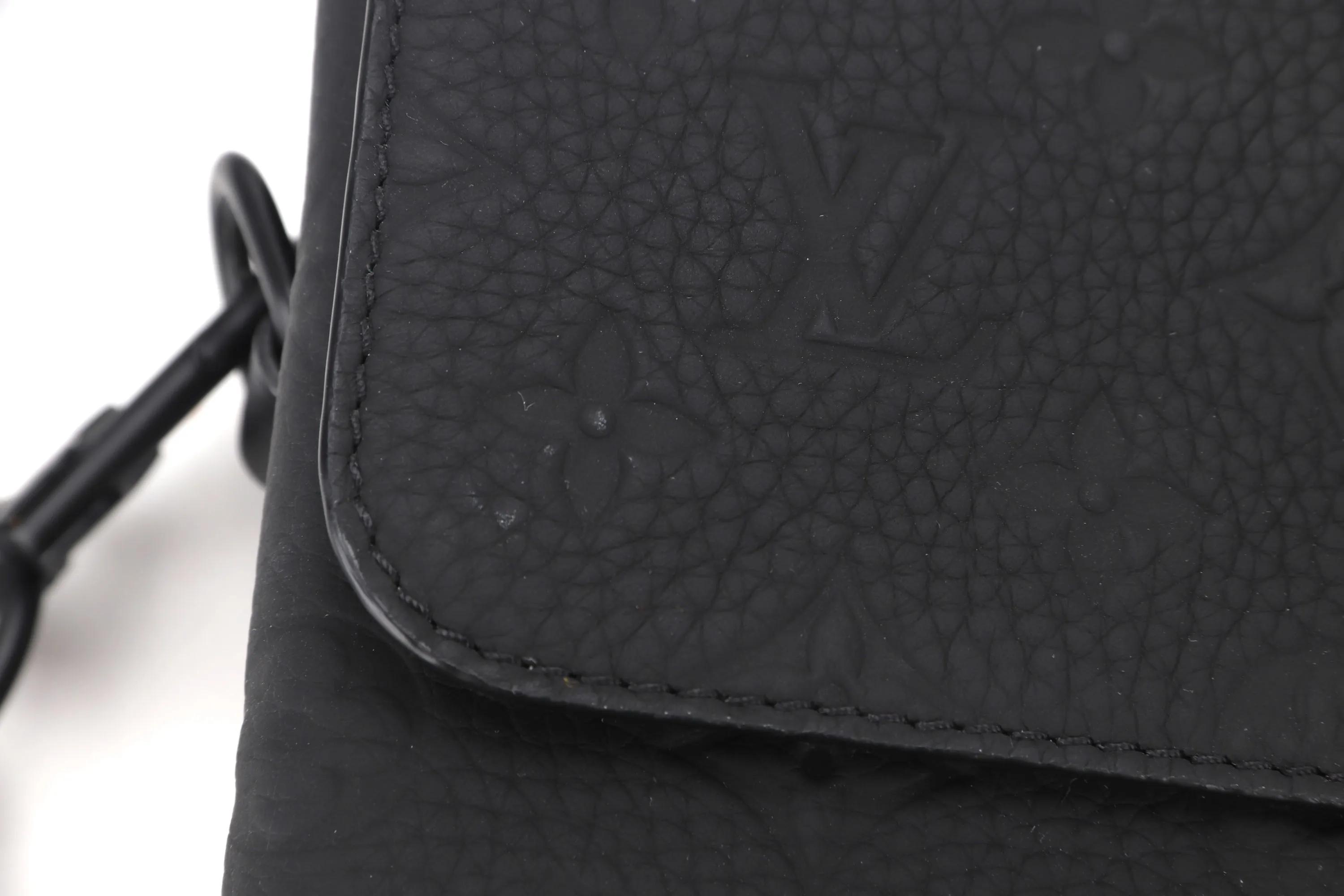LOUIS VUITTON M23742 STEAMER MESSENGER BLACK TAURILLION MONOGRAM EMBOSSED LEATHER, WITH STRAP, DUST COVER & BOX