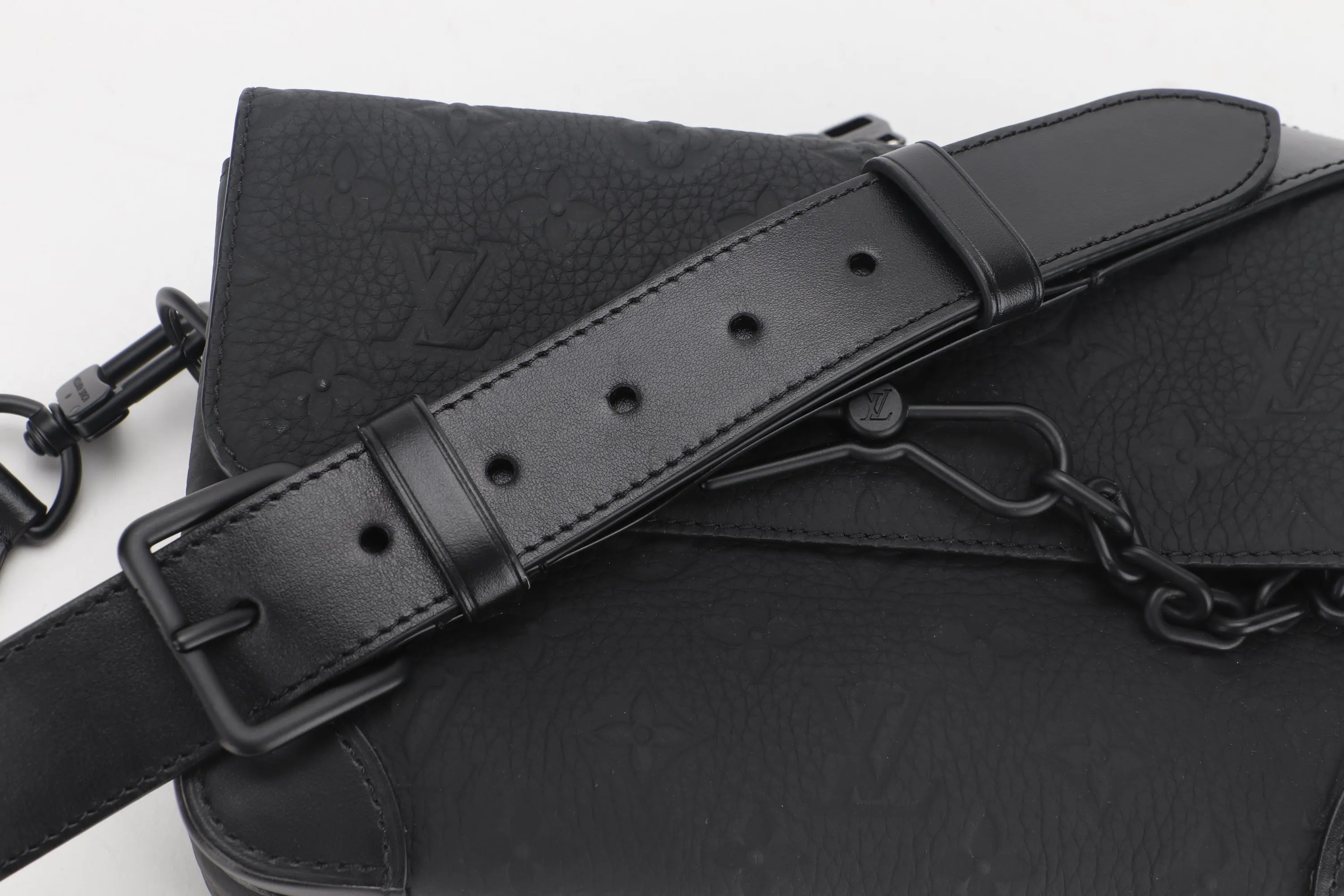 LOUIS VUITTON M23742 STEAMER MESSENGER BLACK TAURILLION MONOGRAM EMBOSSED LEATHER, WITH STRAP, DUST COVER & BOX