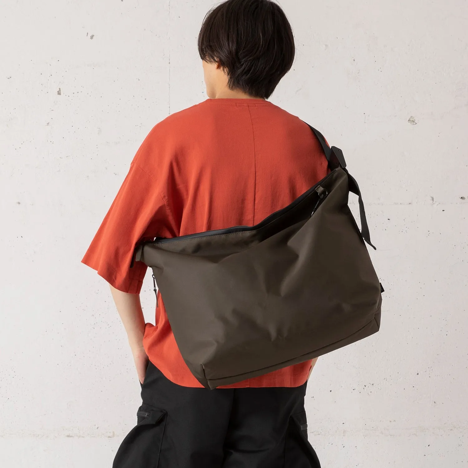meltum | メルタム　NYLON MESSENGER BAG