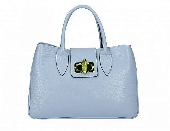 Modest Tote with a Twist