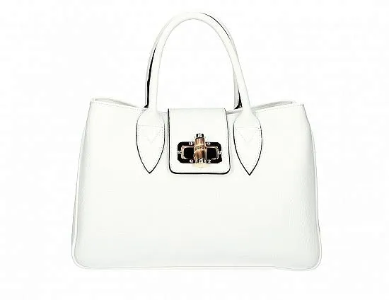 Modest Tote with a Twist