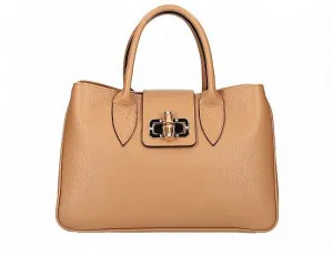 Modest Tote with a Twist
