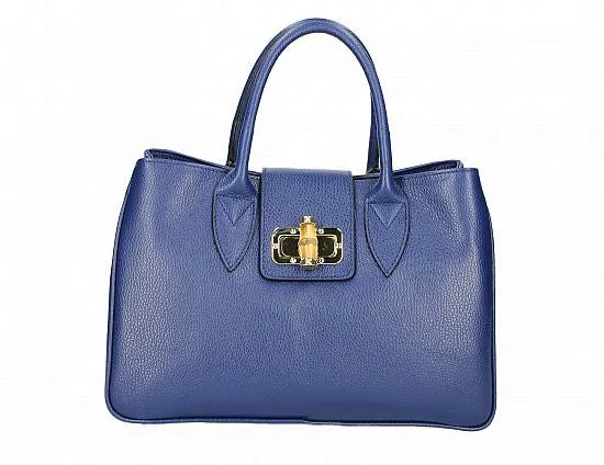 Modest Tote with a Twist
