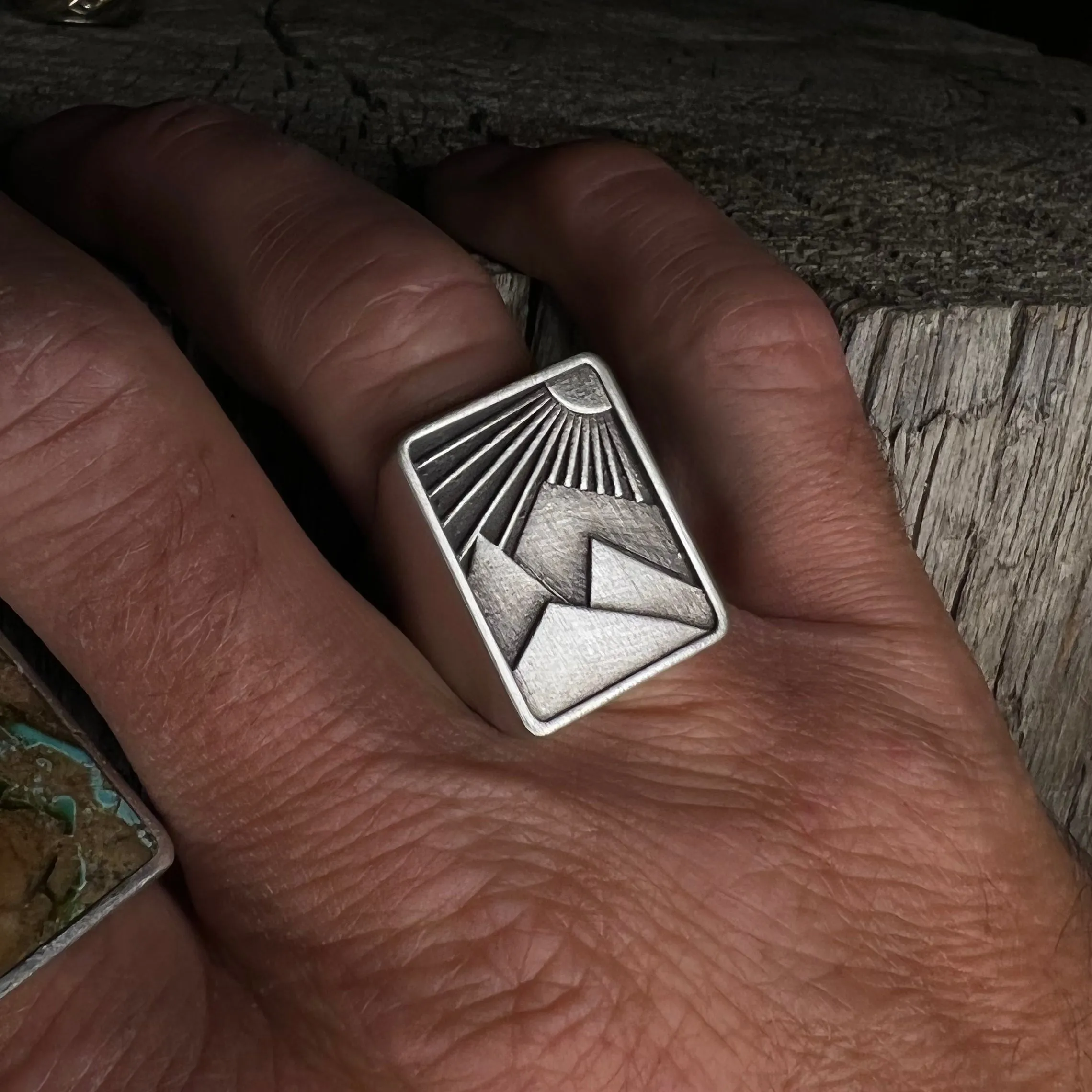 Mountain Sunray Signet
