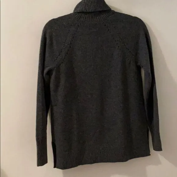 𝅺NEW. Gap turtleneck sweater. Size Xs.