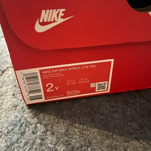 New Nike Air Max Intrlk Lite Size 2 Pink