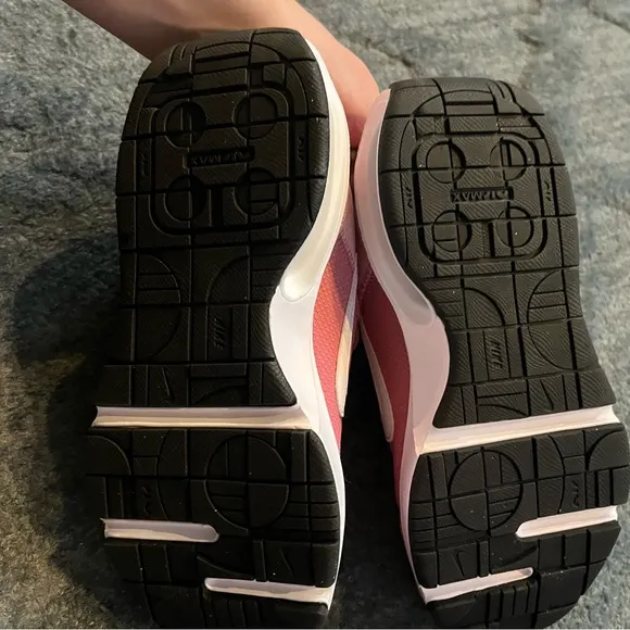 New Nike Air Max Intrlk Lite Size 2 Pink