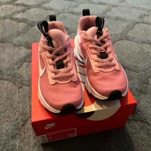 New Nike Air Max Intrlk Lite Size 2 Pink