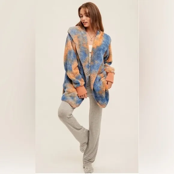 NWT Cozy Blue and Orange Tie Dye Oversized Plush Hoodie With Pockets One Size