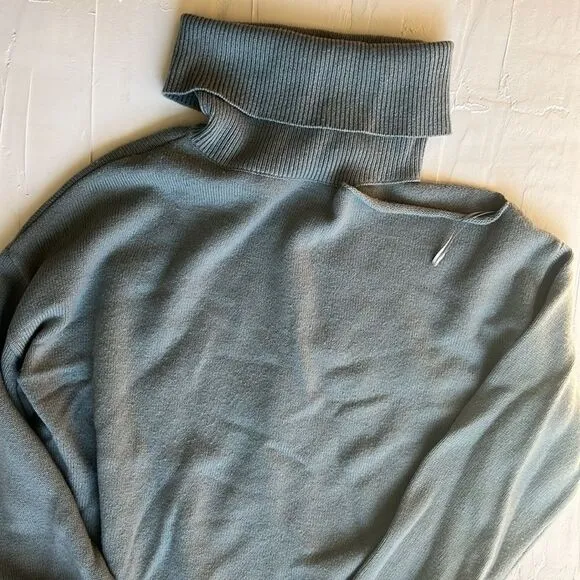 PAIGE Women's Raundi Cutout Shoulder SweaterIn Stone Blue Size Large Worn Once