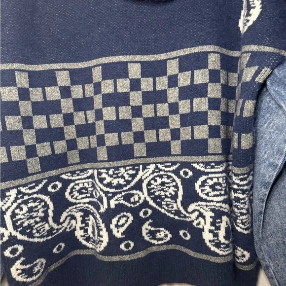 POL Navy and Gray Patterned Sweater with a Hood Size M