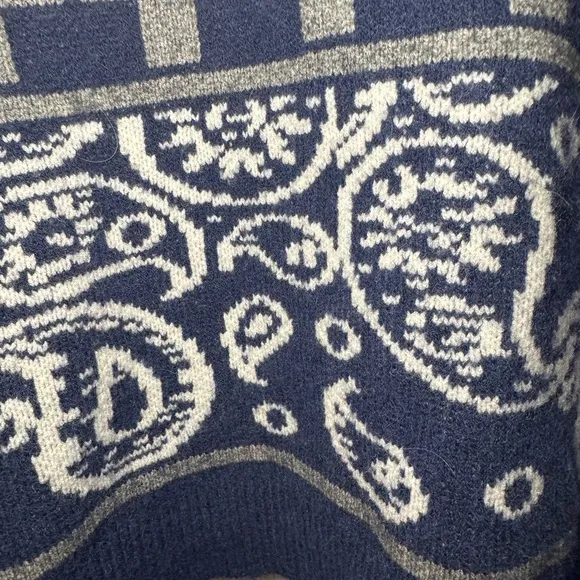 POL Navy and Gray Patterned Sweater with a Hood Size M