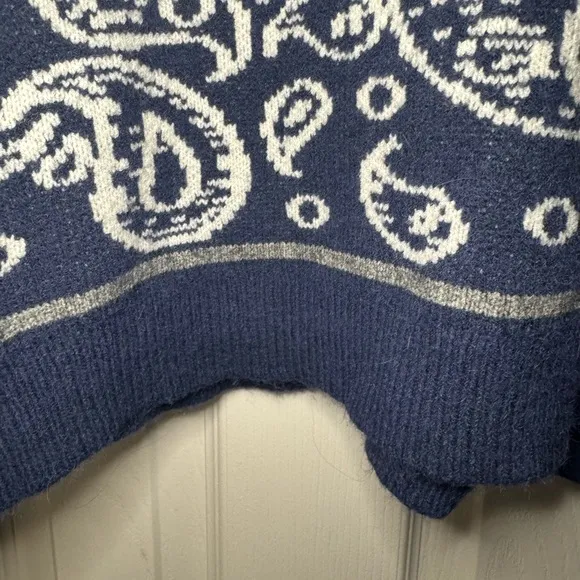 POL Navy and Gray Patterned Sweater with a Hood Size M