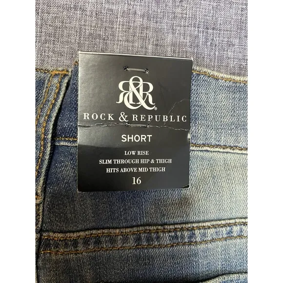 ROCK &amp; REPUBLIC Sz 16 Distressed Outlaw Bumper Shoot Star Stud Pocket Shorts