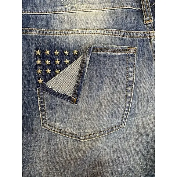 ROCK &amp; REPUBLIC Sz 16 Distressed Outlaw Bumper Shoot Star Stud Pocket Shorts