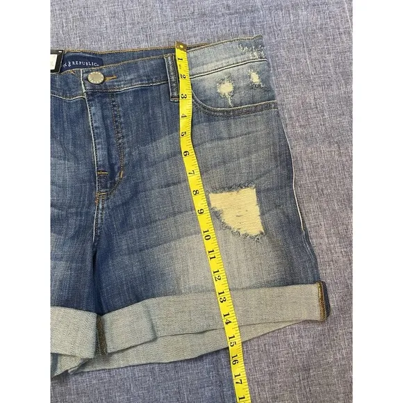 ROCK &amp; REPUBLIC Sz 16 Distressed Outlaw Bumper Shoot Star Stud Pocket Shorts