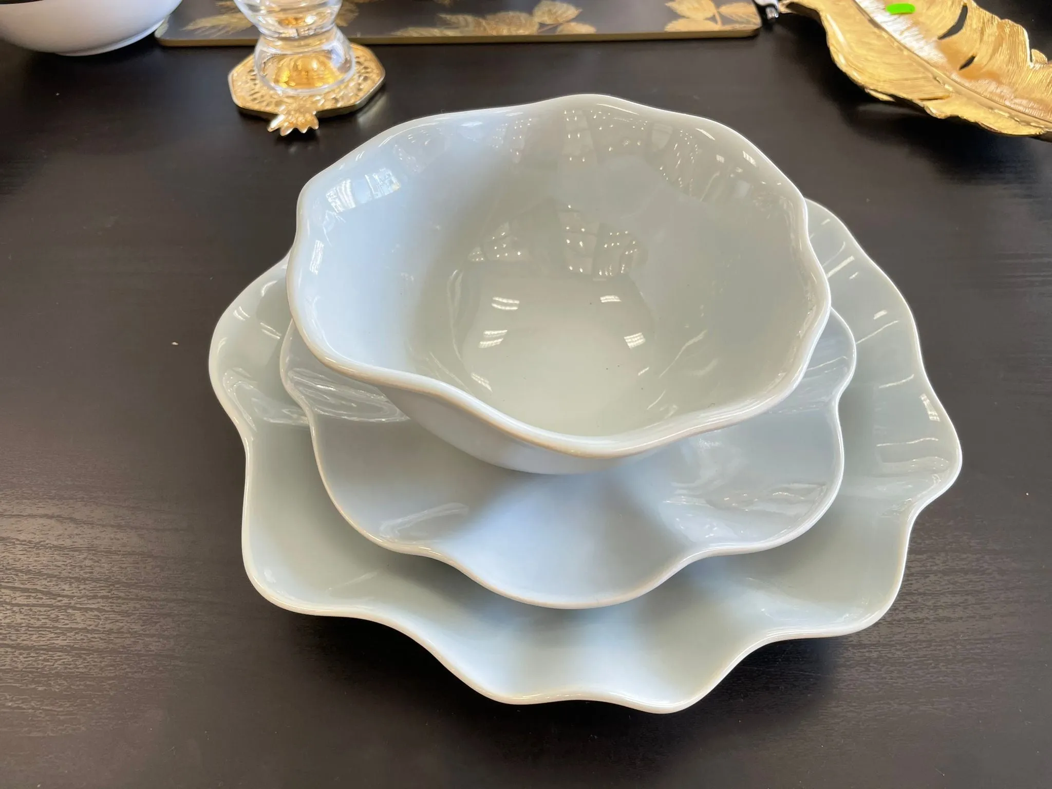Service for 4 Grey flower shaped 4 piece set