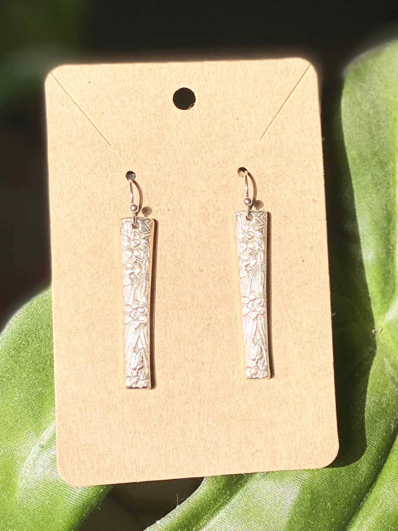 SILVERwear Earrings lily embossed